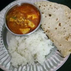 A picture of Matar paneer.