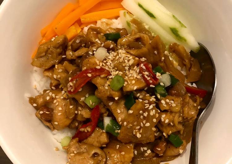 Cara Gampang Menyiapkan Rice Bowl Kungpao Chicken, Enak Banget
