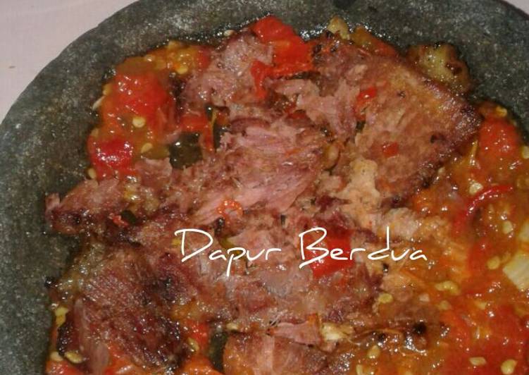 Resep Daging Sapi Sambal Penyet yang Enak Banget