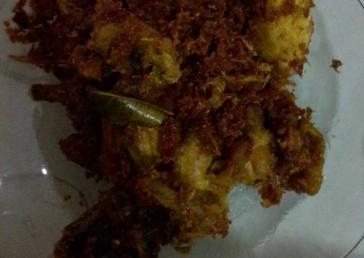 Ayam goreng kelapa