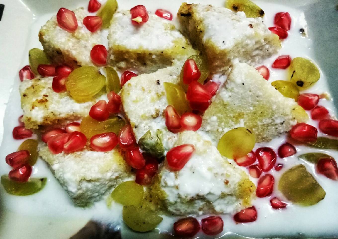 Curd idli with fruits