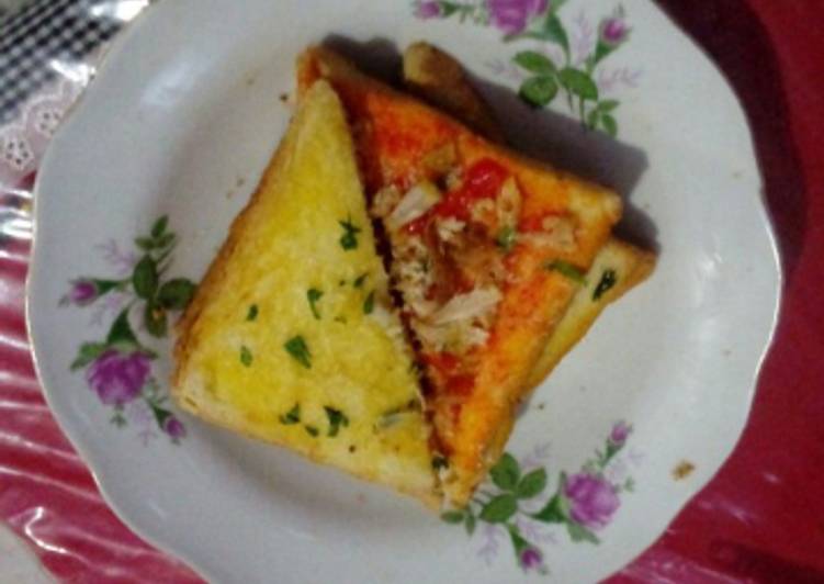 Easiest Way to Make Homemade Quick Pizza n Garlic Bread Sandwich