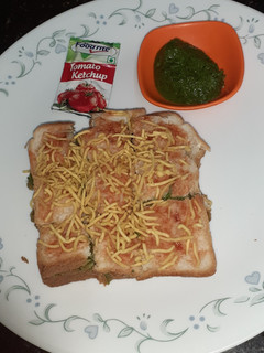 આલુ મટર સેન્ડવીચ (Aloo Matar Sandwich Recipe In Gujarati) રેસીપી મુખ્ય ફોટો