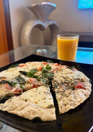 Una foto de Pizzas de espinacas, tomate y mozzarella