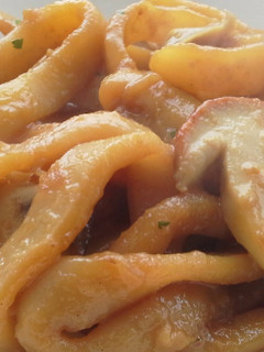 Una foto de Calamares con boletus