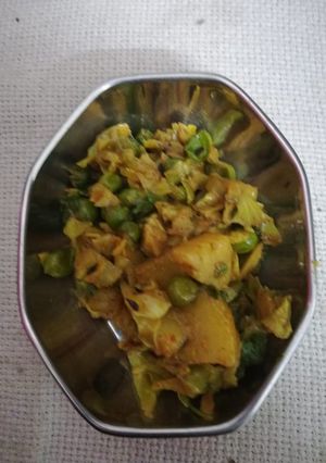A picture of Patta gobhi.
