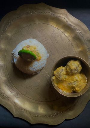 A picture of Kanchkola diye Ilish Kofta / Raw Banana & Ilish Kofta.