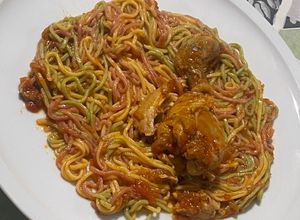 Una foto de Tallarines de colores, tres variedad🍝🥕🥬