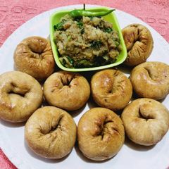 A picture of Litti chokha.