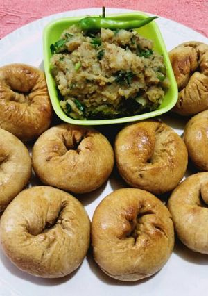 A picture of Litti chokha.
