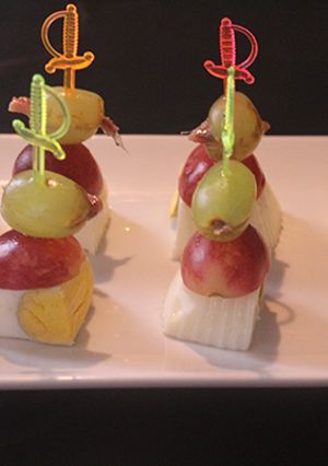 Foto principal de Pinchos de huevo, uvas y anchoa