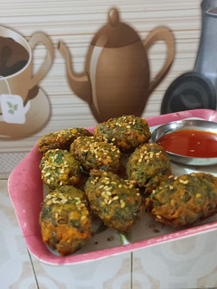 पोई कोथिम्बीर वड़ी (Poi Kothimbir Vadi recipe in hindi) रेसिपी मुख्य फोटो