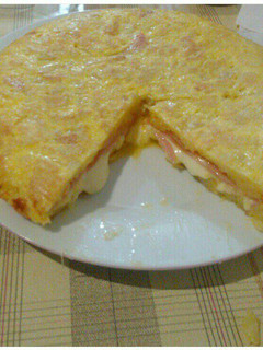 Una foto de Tortilla de patata rellena