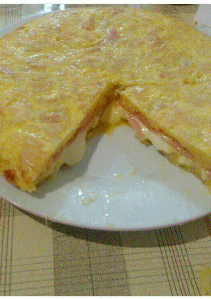 Una foto de Tortilla de patata rellena
