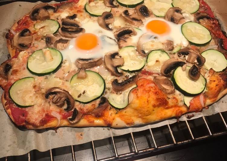 Pizza vegetal con huevo