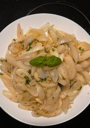 A picture of Salt-Baked Onion Salad.