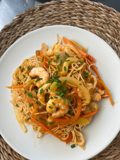 Una foto de Fideos chinos con salsa agridulce