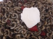 Una foto de fideos negro