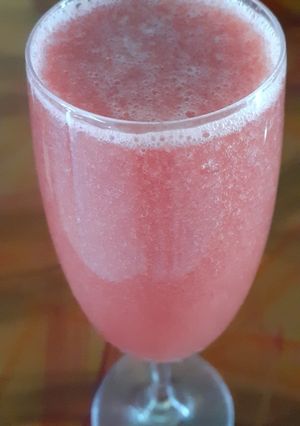 Una foto de Smoothie de tomates y guayabas