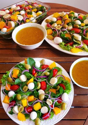 Foto de Salada Tropical e Molho de Laranja