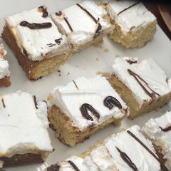 A picture of Vanilla cake.