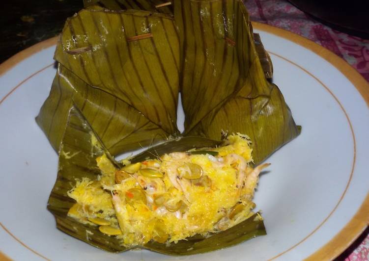 Bagaimana Membuat Pepes udang kelapa gurih, Bikin Ngiler