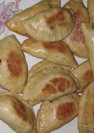 A picture of Nigerian meat pie.