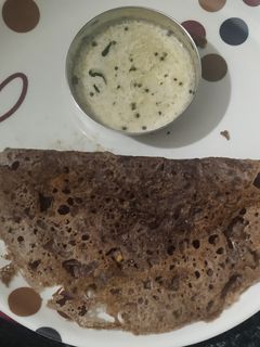 ராகி ரவா தோசை(ragi rava dosai recipe in tamil) செய்முறை முக்கிய புகைப்படம்