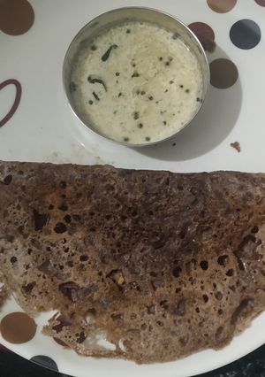ராகி ரவா தோசை(ragi rava dosai recipe in tamil) செய்முறை முக்கிய புகைப்படம்
