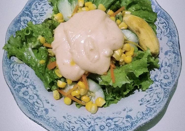 Cara Membuat Vegetables salad with simple dressing (anti-ribet-ribet-club) Super Enak
