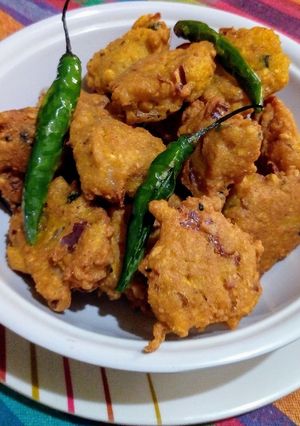 A picture of Mix daal fritters(pakoda).