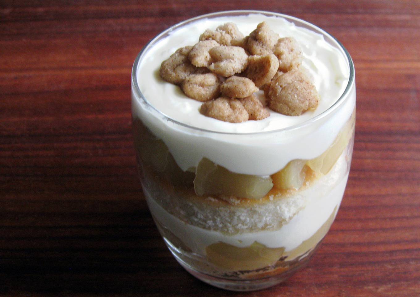 Apple & Cream Cheese Dessert with Cinnamon Crumble