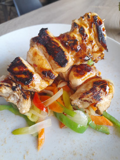 Una foto de Pinchos de solomillo de pollo a la oriental