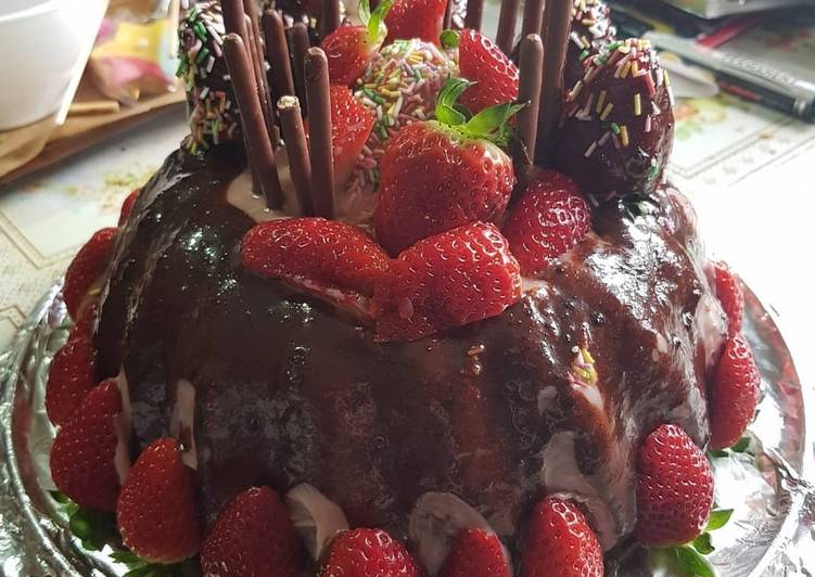 Tarta de chocolate con fresas