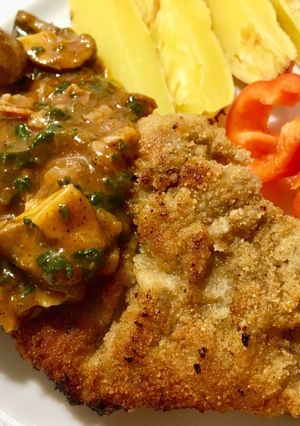 A picture of Pork schnitzel & Mashroom sauce.