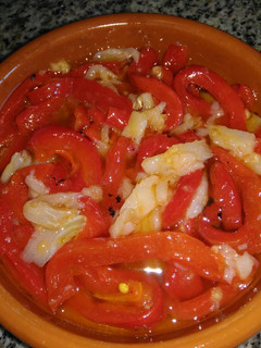 Una foto de Pimientos asados con bacalao ahumado