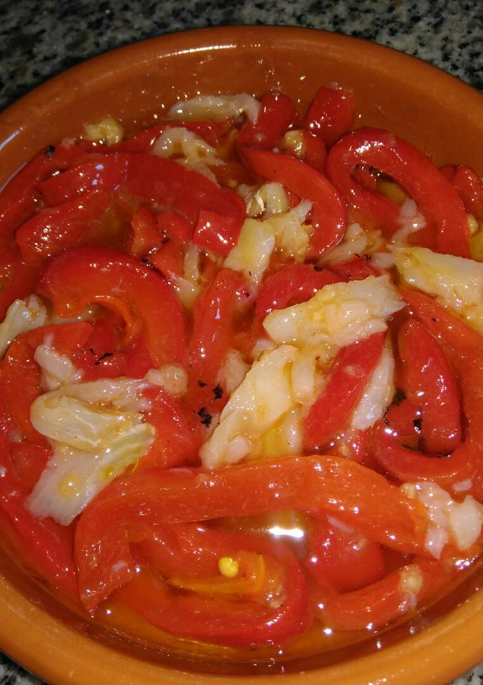 Una foto de Pimientos asados con bacalao ahumado