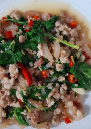 รูปของ "ผัดกะเพราแหนมสดหมูสับ" 🐷🌿🌶