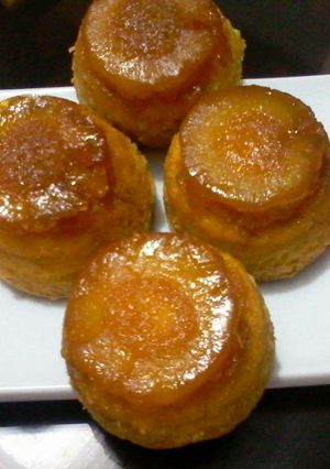 Una foto de Cupcakes de piña al revés