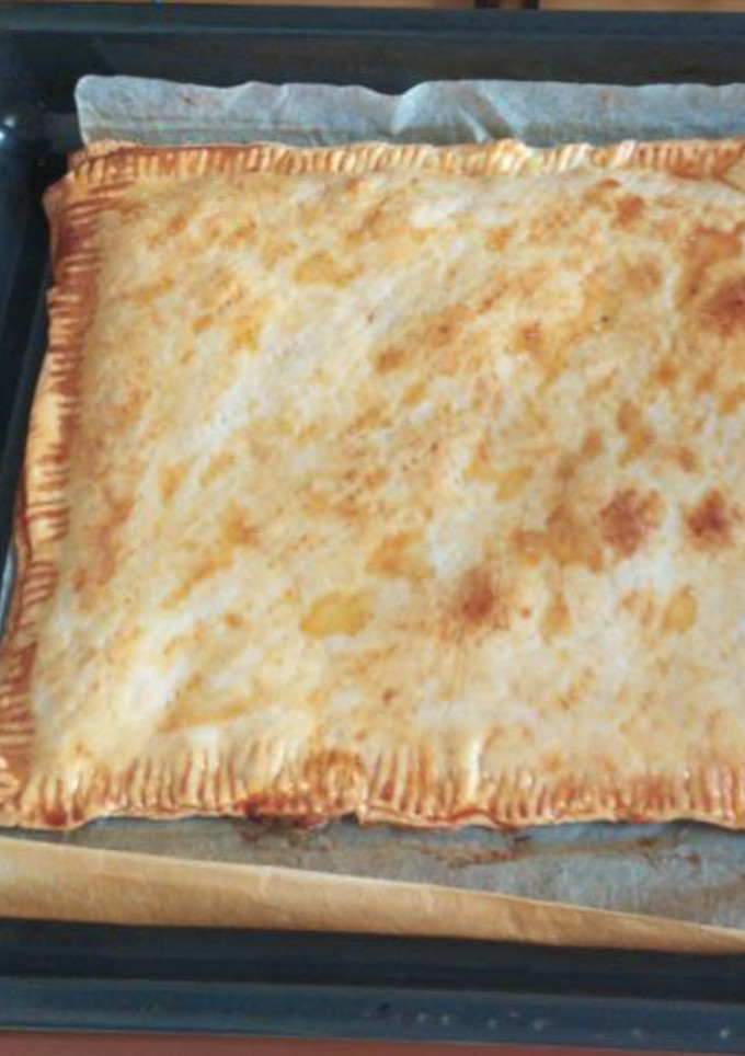Una foto de Empanada: tomate, atún y huevo