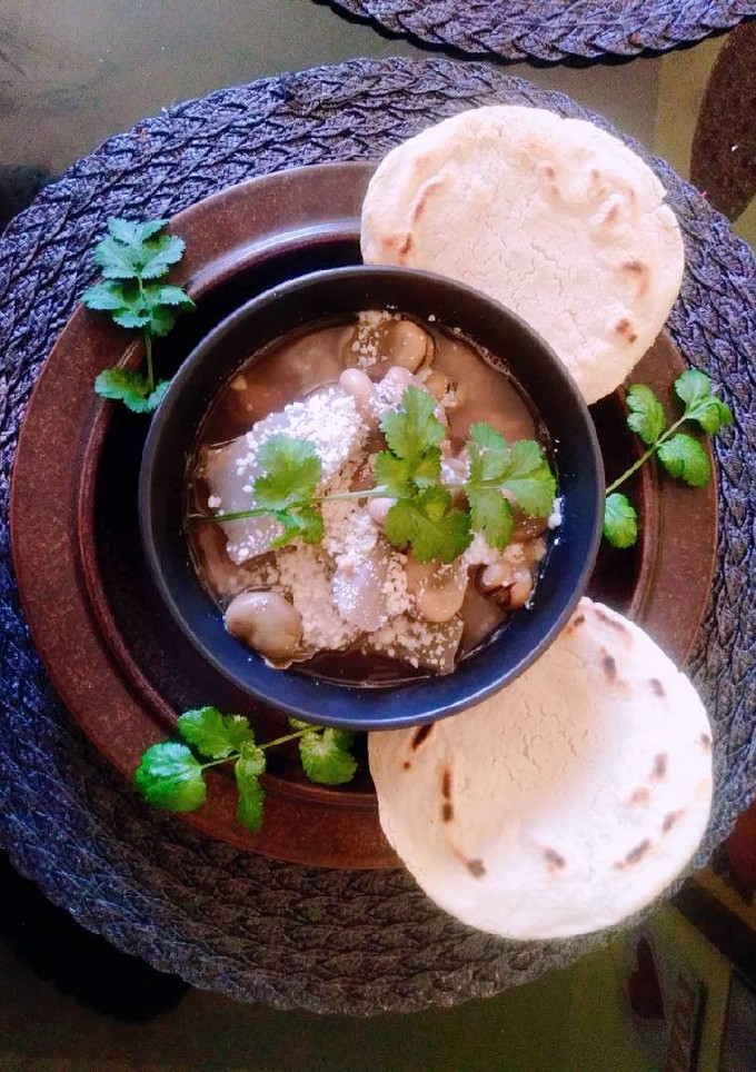Una foto de Sopa de Habas Con mix de Res