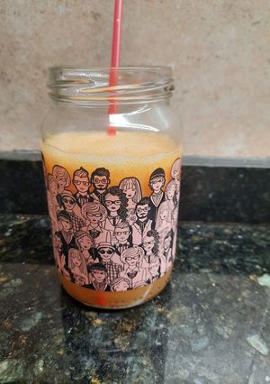 Una foto de Licuado de damascos, pomelo rosado y miel