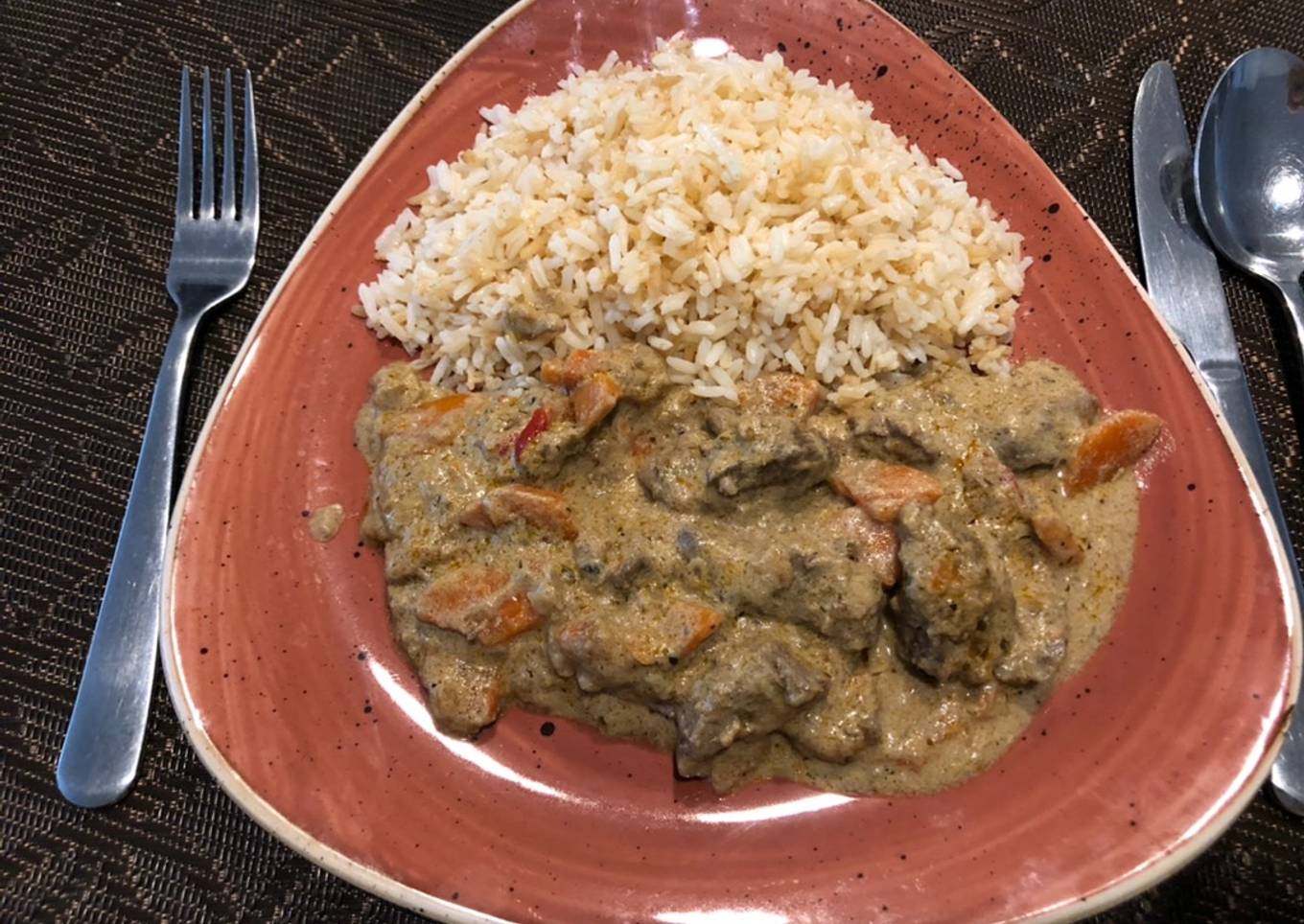Carne guisada con zanahorias