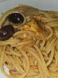 Spaghetti con pollo y crema de cebolla
