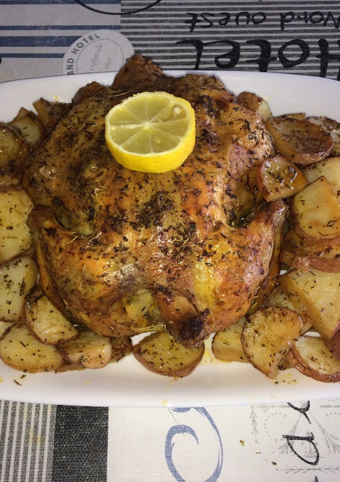 Una foto de Pollo asado con patatas