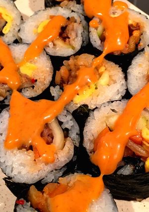 Hình của món Kimbab bò kim chi 🍙.
