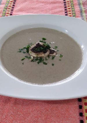 Una foto de Una deliciosa crema de champiñones