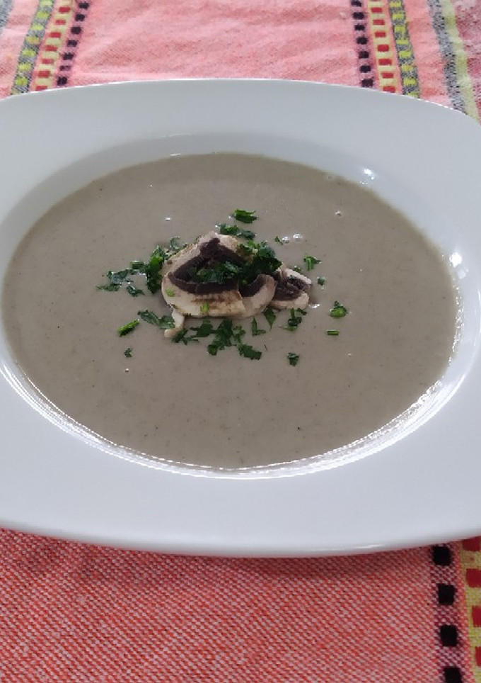 Una foto de Una deliciosa crema de champiñones