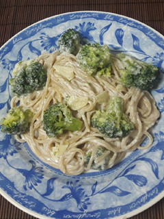 Una foto de Pasta con brócoli y queso