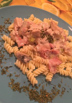Tejszínes, sajtos, fokhagymás csirke recept fotója